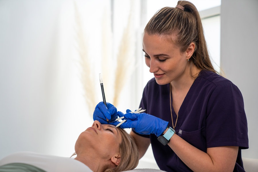 Microblading eyebrows 2